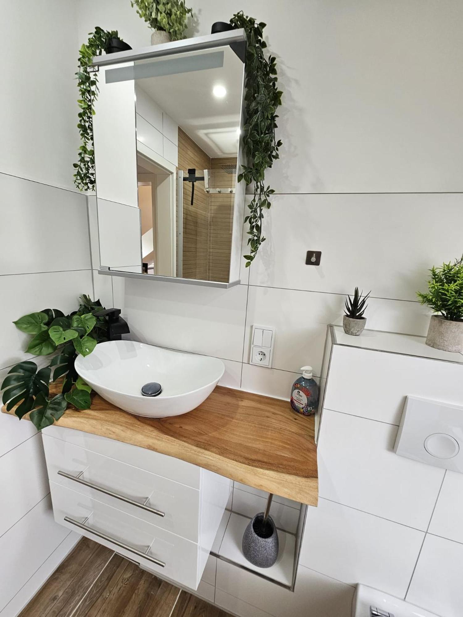 Tautraum Suite Mit Whirlpool Und Gruenem Ausblick Вильгельмсхафен Экстерьер фото