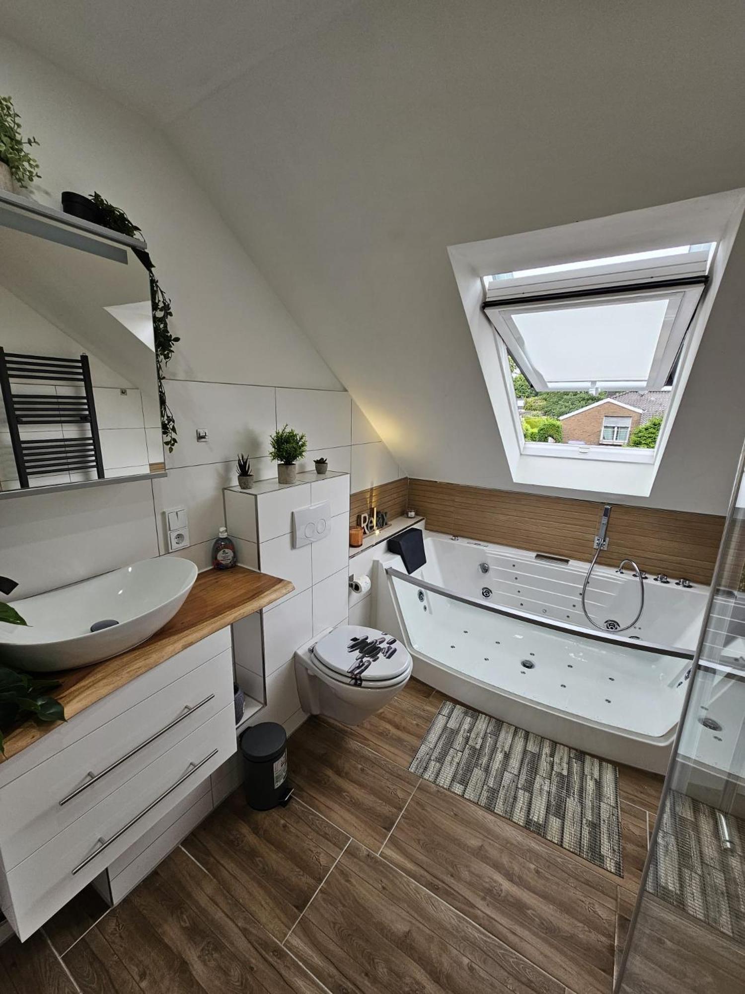 Tautraum Suite Mit Whirlpool Und Gruenem Ausblick Вильгельмсхафен Экстерьер фото